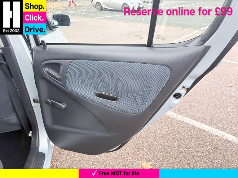 Toyota Yaris 1.3 VVT-i Blue Hatchback 5dr Petrol Manual (133 g/km, 85 bhp) Petrol Manual - Image 25