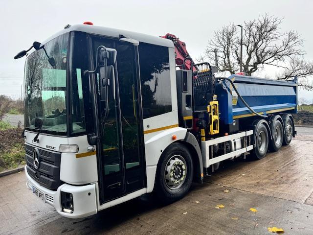 2019 69 Mercedes Econic 3235 E6 8x4 rear steer steel tipper epsilon crane & grab