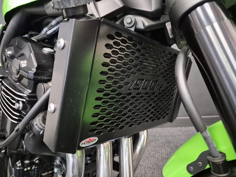 Kawasaki Z900 RS cafe 2514 miles nice extras