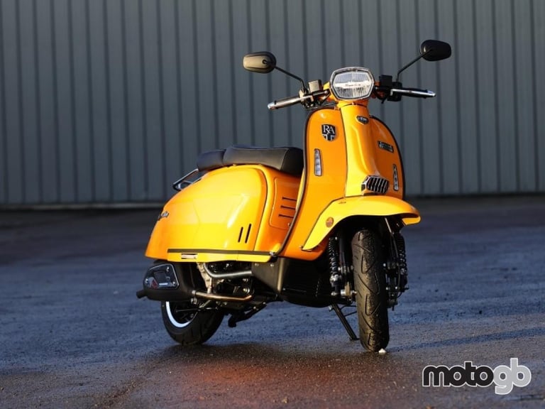 Royal Alloy GP 125cc S Modern Classic Retro Automatic Moped Scooter Liquid Co...