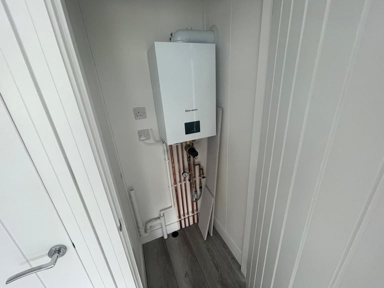 NEW Twin Cabin Lodge Mobile Home Evolution Harley 40ft x 20ft, 3 Bedroom REDUCED