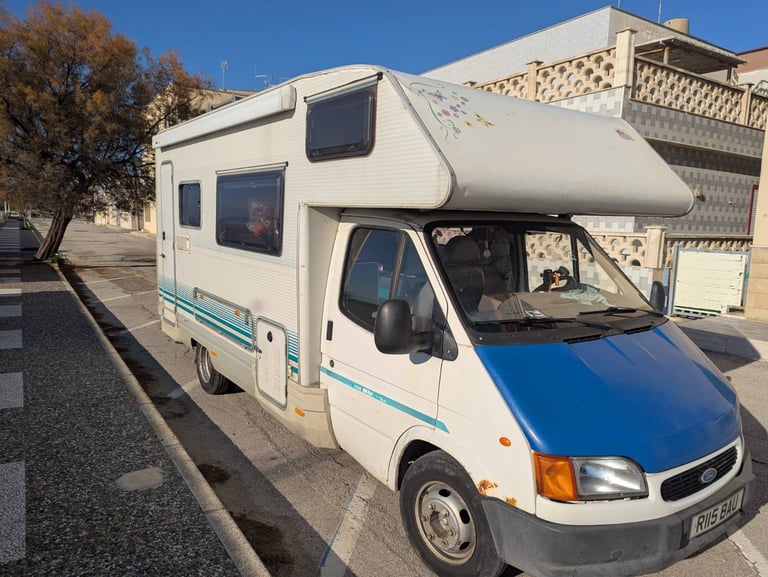 Spacious 6-Berth Motorhome - Ford, TRANSIT 110, 1997, 2500 (cc)