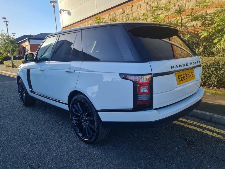 Land Rover Range Rover vogue SE AUTO 3.0 TDV6 Black pack FSH WITH LAND ROVER 