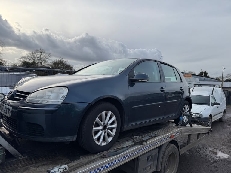 Volkswagen Golf mk5 2.0 tdi blue 2008 BREAKING FOR PARTS 