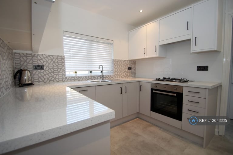 image for 1 bedroom flat in Woodstock Grove, London, W12 (1 bed) (#2642225)