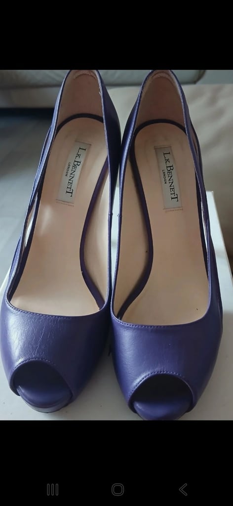 image for Ladies shoe size 4