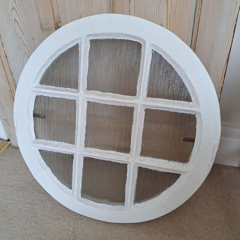 Wooden round window £50