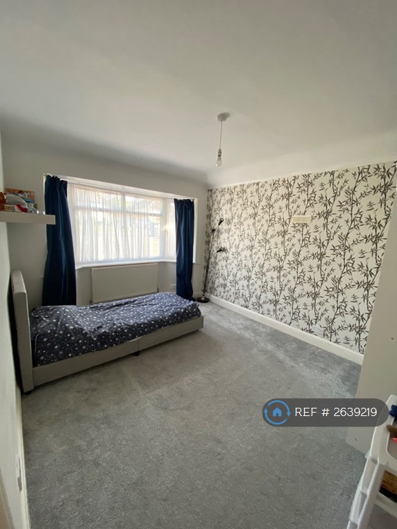 3 bedroom house in Carpenders Avenue, Watford, WD19 (3 bed) (#2639219)
