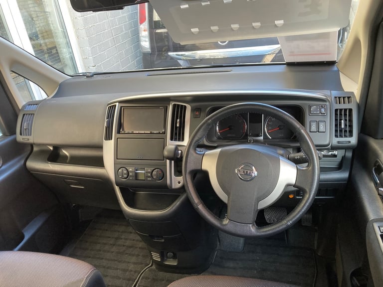 2010 Nissan Serena 2.0 PETROL AUTOMATIC 8 SEATER VERY LOW MILES ULEZ COMPLIANT