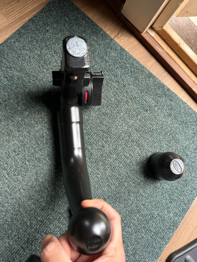 Brand New Genuine Land Rover discovery sport tow bar