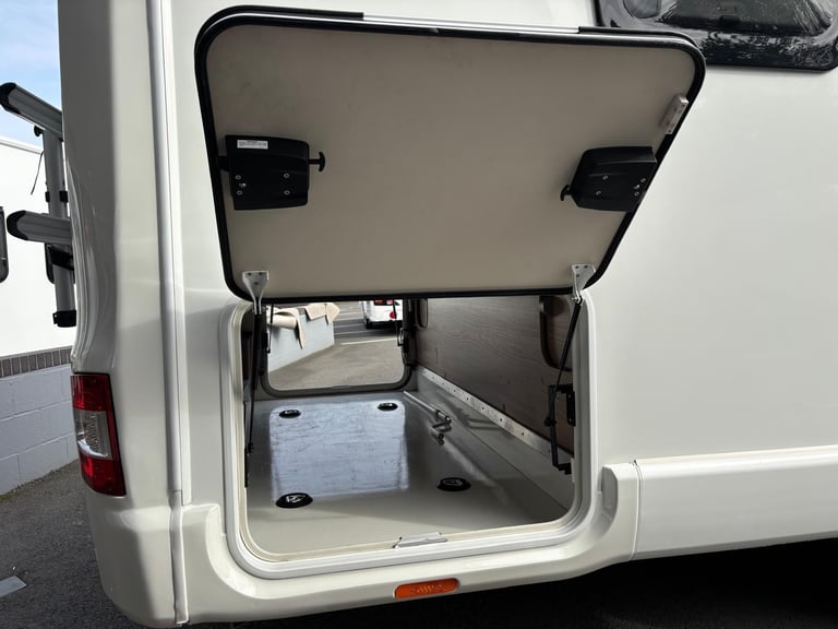 SWIFT BESSACARR HI-STYLE 599 MOTORHOME Alde, Auto Satellite, Tower Fridge, 