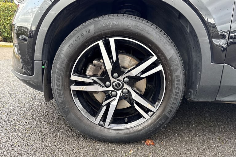 2023 Volvo XC40 2.0 B3 MHEV Plus DCT Auto Euro 6 (s/s) 5dr SUV PETROL Automatic