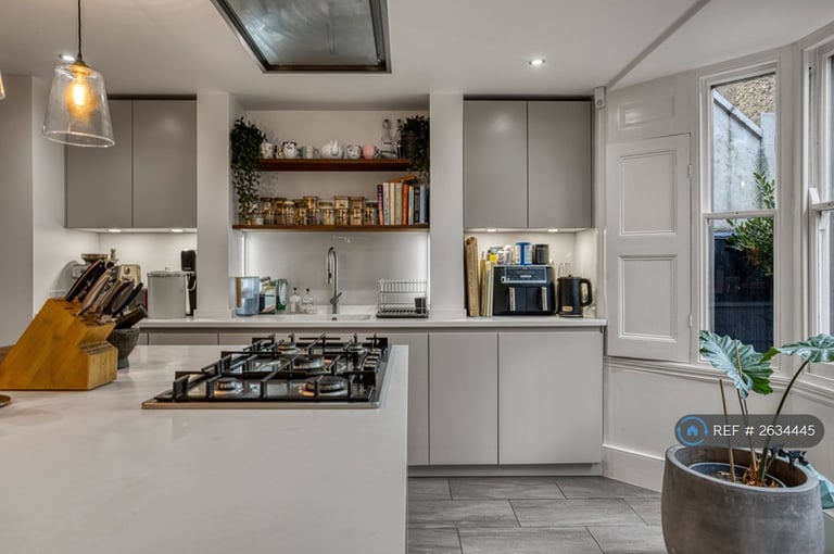 4 bedroom house in Tomlins Grove, London, E3 (4 bed) (#2634445)