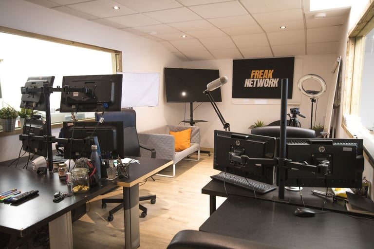 Creative Space | Workspace | Artist Studio | Commercial Unit | Office | Desk in Hackney London E9