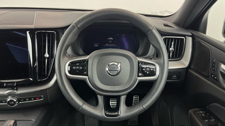 2022 Volvo XC60 2.0 B5P R DESIGN 5dr AWD Geartronic ESTATE PETROL Automatic