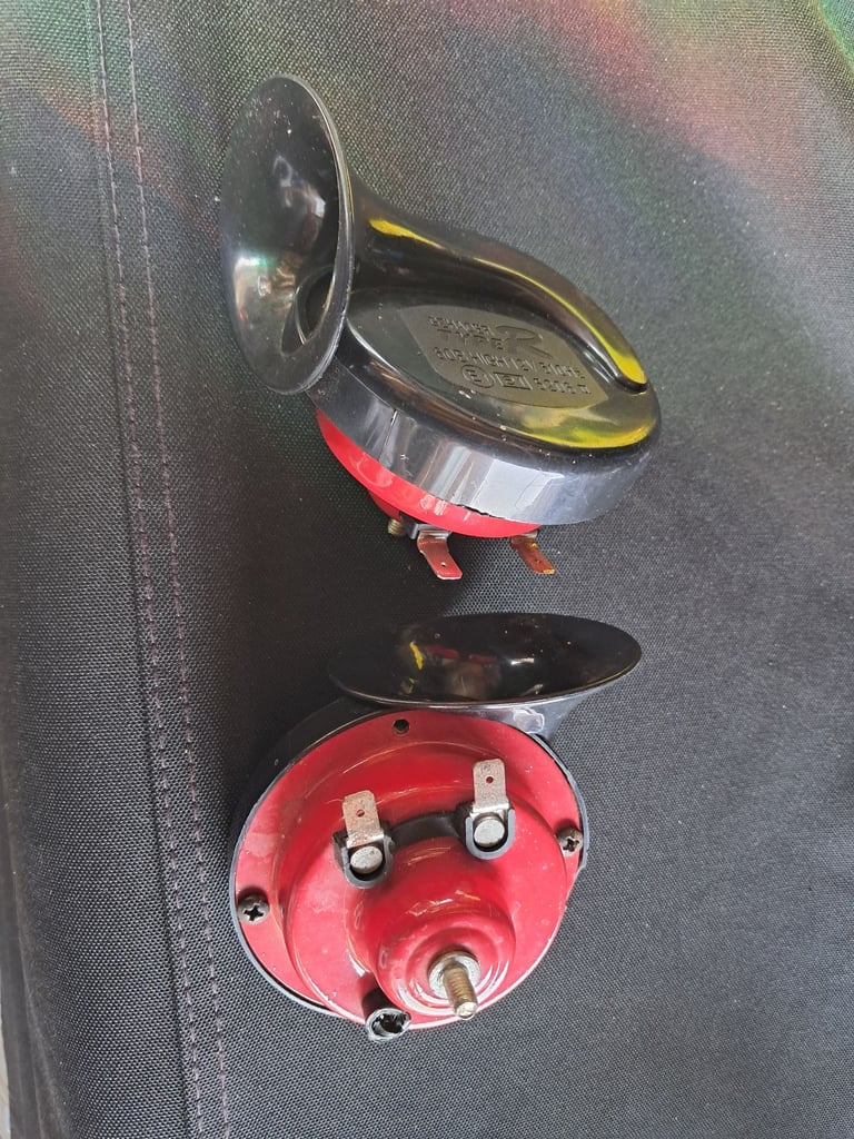 image for 12v car horn new FREE