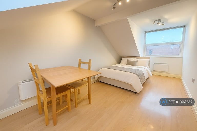 Studio flat in Fairbridge Road, Archway, N19 (#2662657)