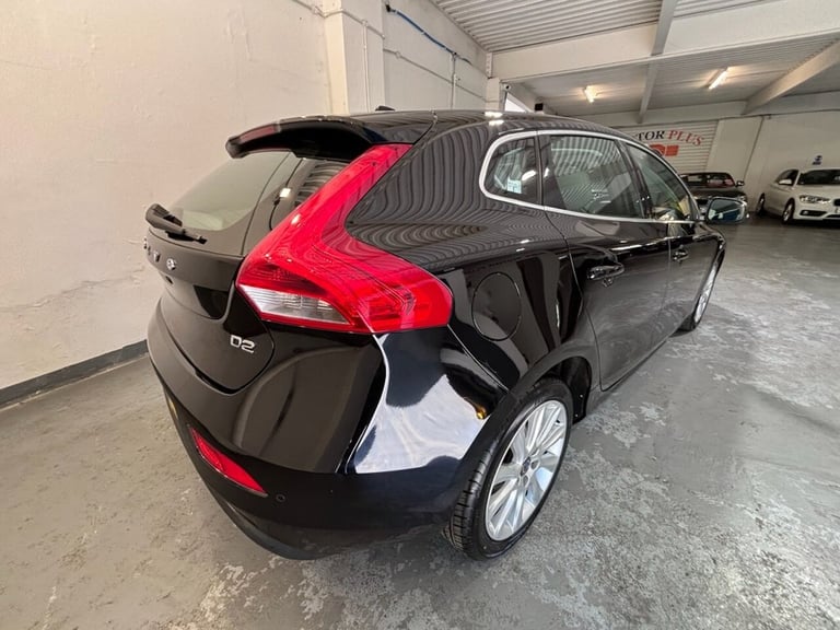 2016 16 VOLVO V40 2.0 D2 SE LUX HATCHBACK 5DR DIESEL MANUAL EURO 6 (S/S) (120 PS