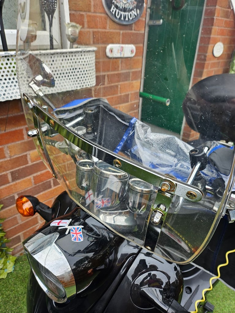 Motorbike scooter windscreen 