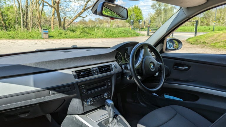 2008 BMW 325i SE Saloon Automatic. Long MOT.