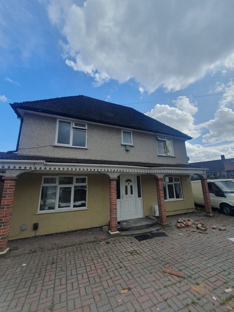 A superb spacious detached house located in the heart of Dagenham