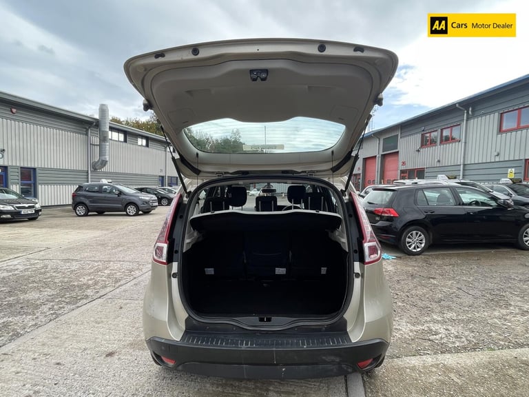 2010 Renault Scenic 1.5 dCi Dynamique TomTom MPV 5dr Diesel Manual Euro 4 (106 ps) MPV Diesel Manual