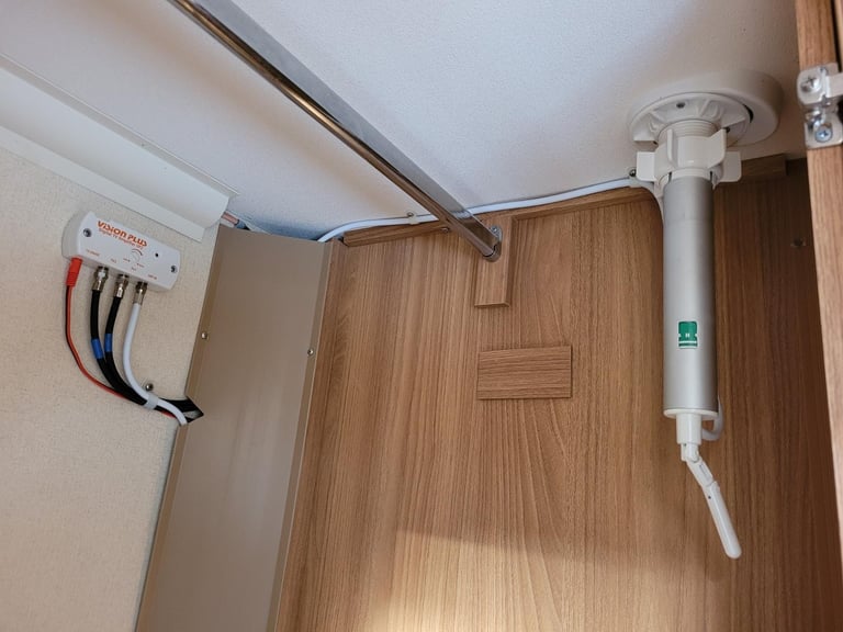 Swift Challenger Sport 584 2013 Single Axle 4 Berth - Motor Mover, Island Bed