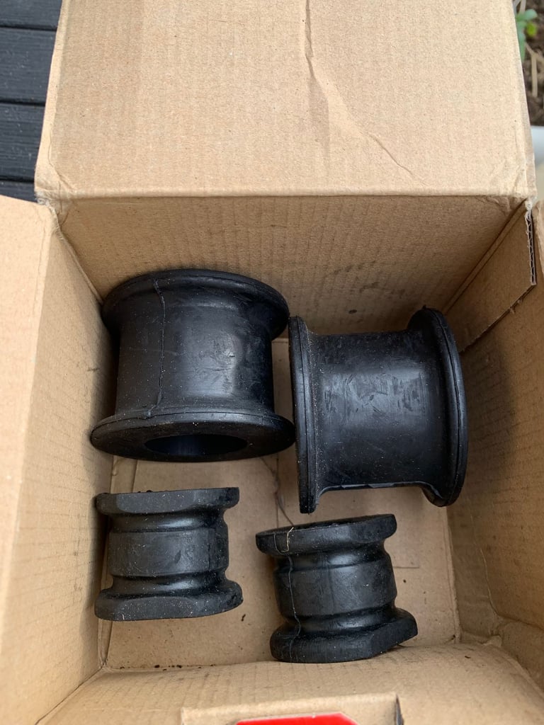 Merecedes ml270 cdi 2001 front roll bar bushes, brand new in the box