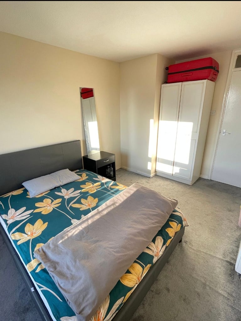 Well lit room in fully furnished apartment 