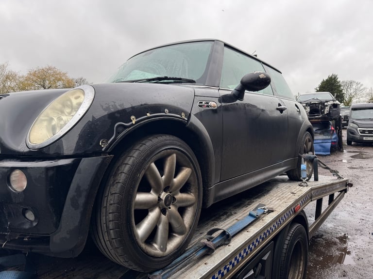 Mini Cooper S 1.6 supercharged 2004 black BREAKING FOR PARTS 