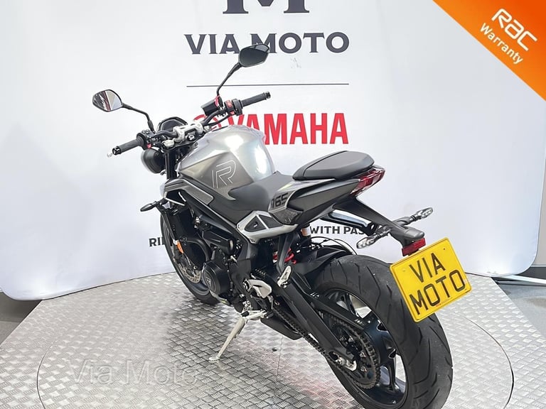 TRIUMPH STREET TRIPLE R - 2023 - 1800 miles