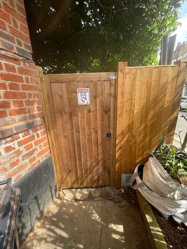 Brand new garden gate 6ft by 3ft featheredge brown gate 