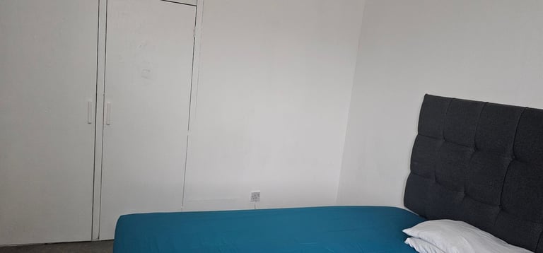  Spacious 3-Bedroom Flat for Rent – £1,450/month.