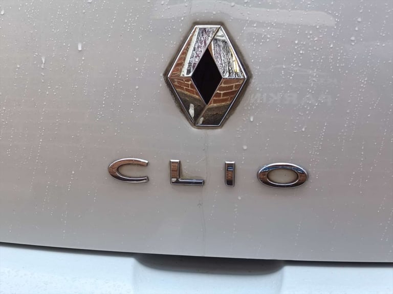 2009 Renault Clio 1.1 Clio Expression 16v 5dr Hatchback Petrol Manual