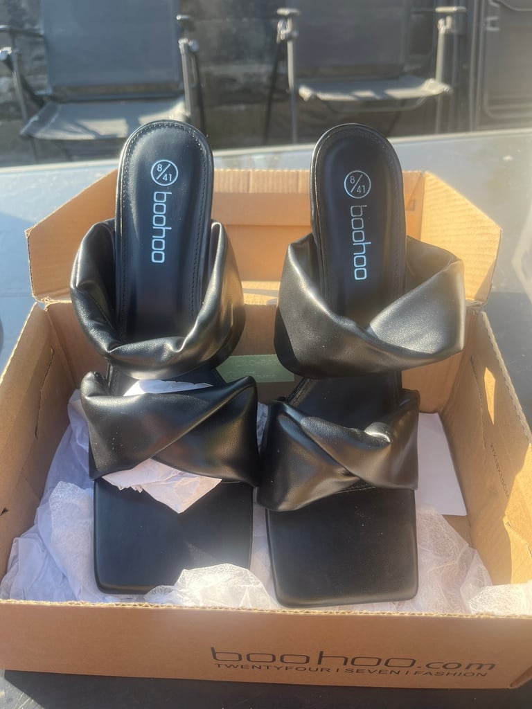Boohoo size 8 square front heels. Brand new in box