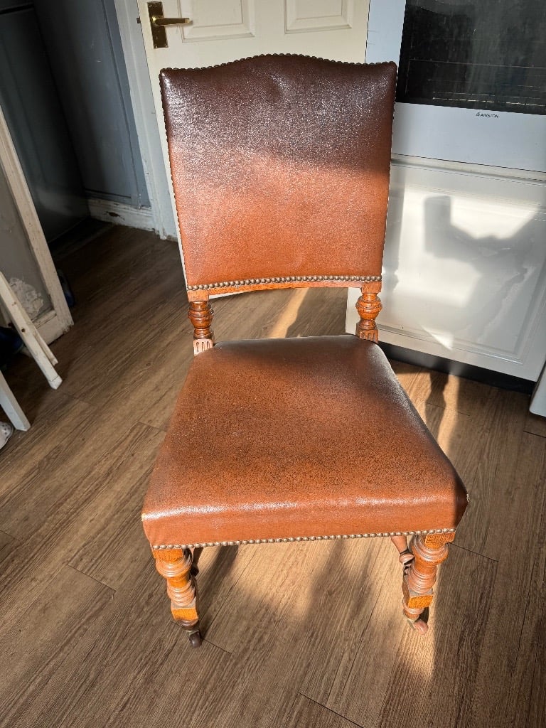 Antique Oak Victorian chair bobbin turned legs with front castors. 