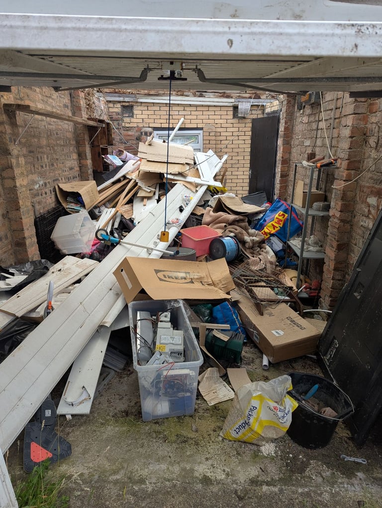 RUBBISH REMOVAL FROM £45 - BINS EMPTIED - HOUSE/GARDEN/GARAGE CLEARANCE - COUCH/MATTRESS UPLIFT 