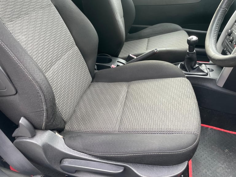 PEUGEOT 207 1.6 VTI S16 10 REG WHITE 3 DOOR MOT APRIL 6TH 2026 LADY OWNER 14 YEARS  INSURANCE 40+MPG