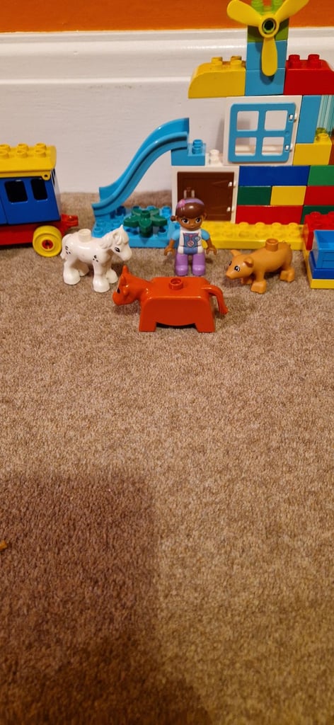 LEGO DUPLO BUILDING, TRAIN AND FIGURES. EXCELLENT CONDITION.