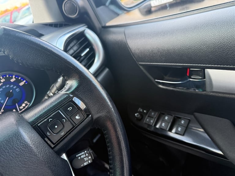 2018 Toyota Hilux Invincible D/Cab Pick Up 2.4 D-4D PICK UP DIESEL Manual