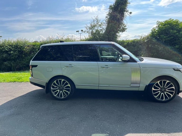 August 2018 Land Rover Range Rover 3.0 SD V6 Autobiography (275) Automatic SUV