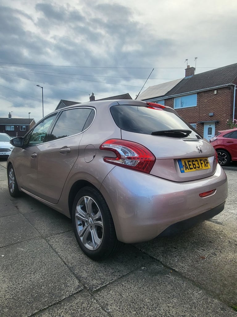 Peugeot, 208, Hatchback, 2013, Manual, 1560 (cc), 5 doors