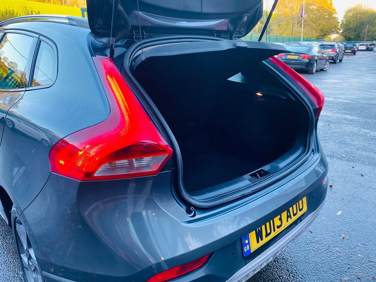 2013 Volvo V40 Cross Country 1.6 D2 Lux Nav Hatchback 5dr Diesel Manual Euro 5