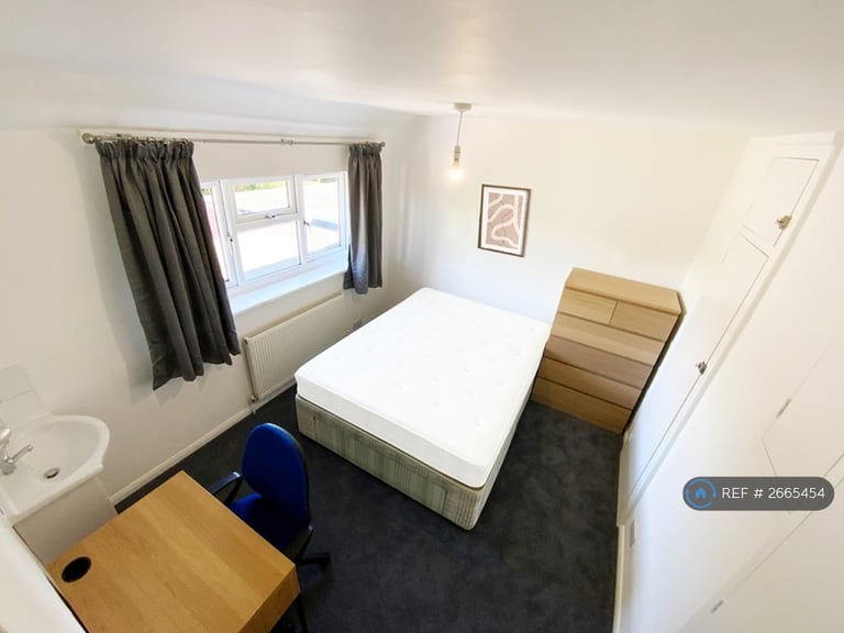 5 bedroom house in St. Johns Road, Guildford, GU2 (5 bed) (#2665454)