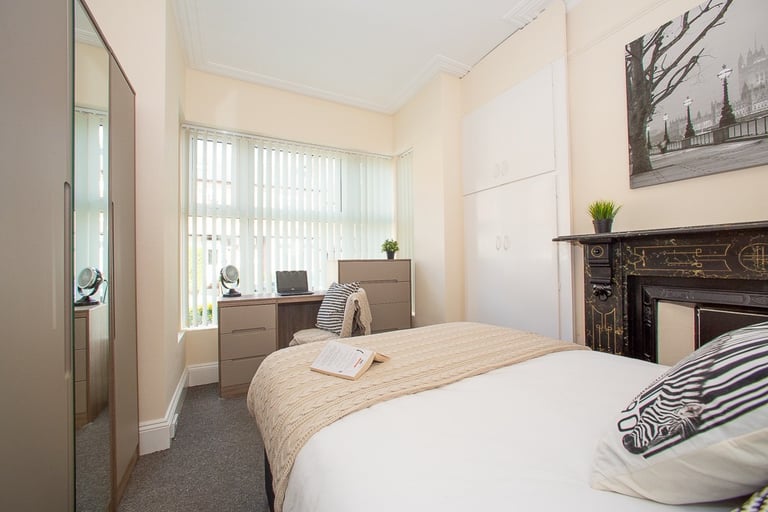 Leeds, Headingley *PRIME LOCATION* Available NOW! (Students Desirable)