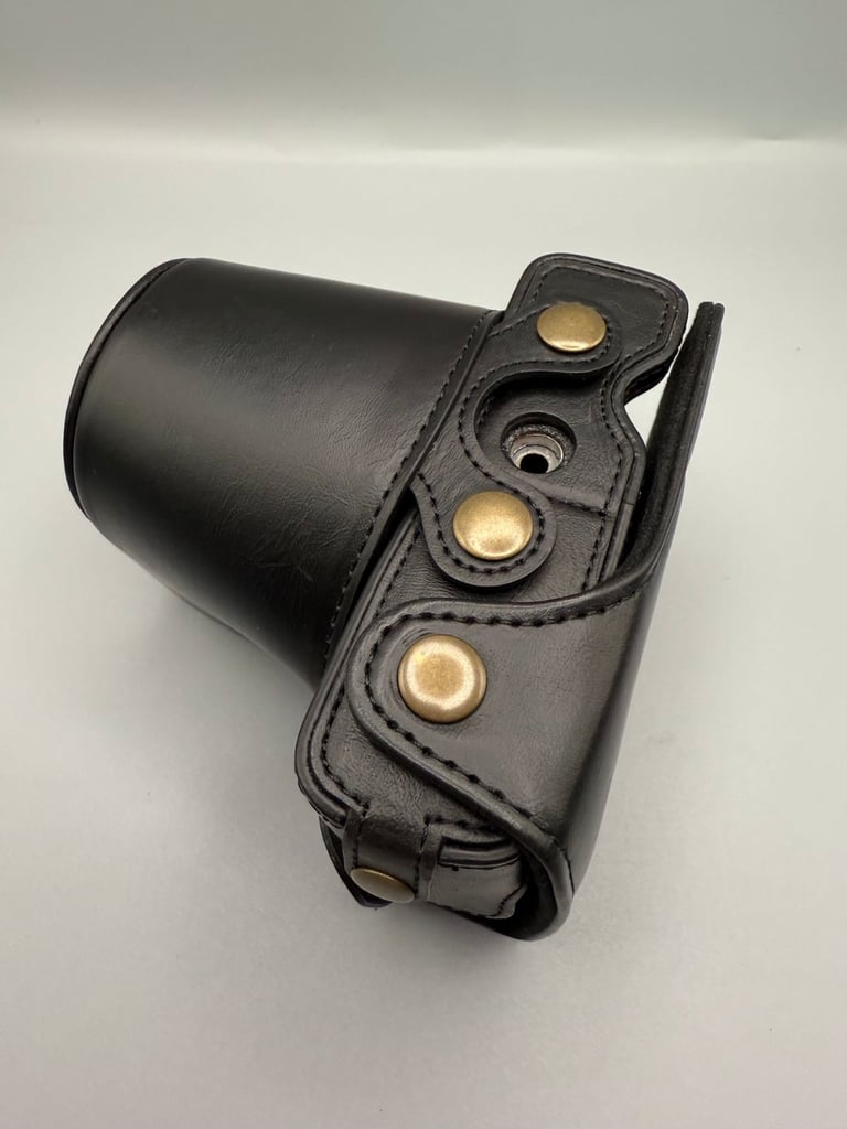  MegaGear MG1325 Ever Ready Leather Case with Battery Access, Black