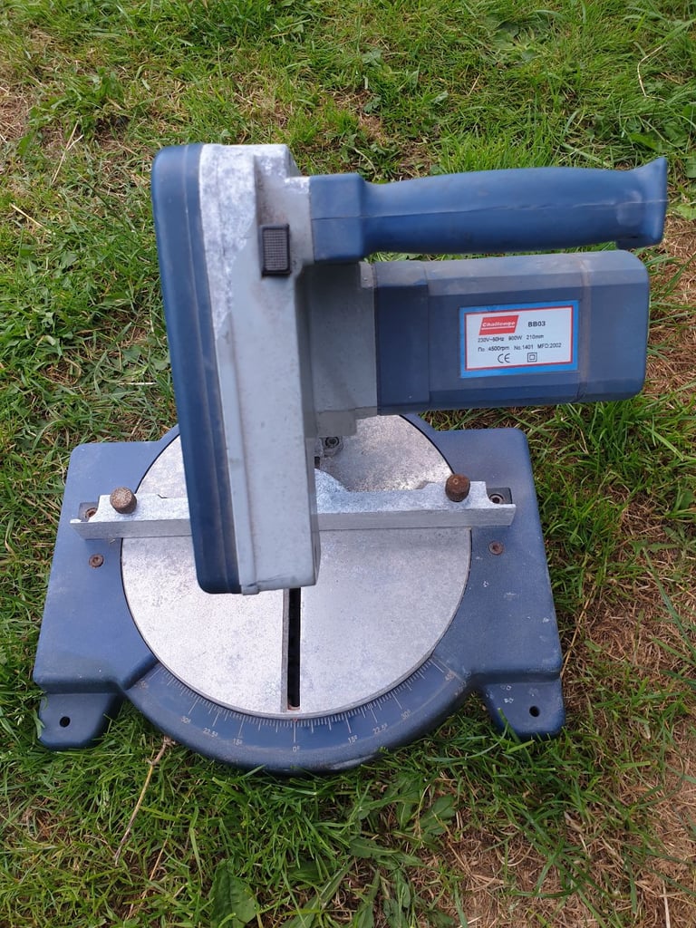 image for CHALLENGE 800W 210MM BLADE COMPOUND MITRE SAW IN GOOD WORKING ORDER + CAN BE SEEN WORKING