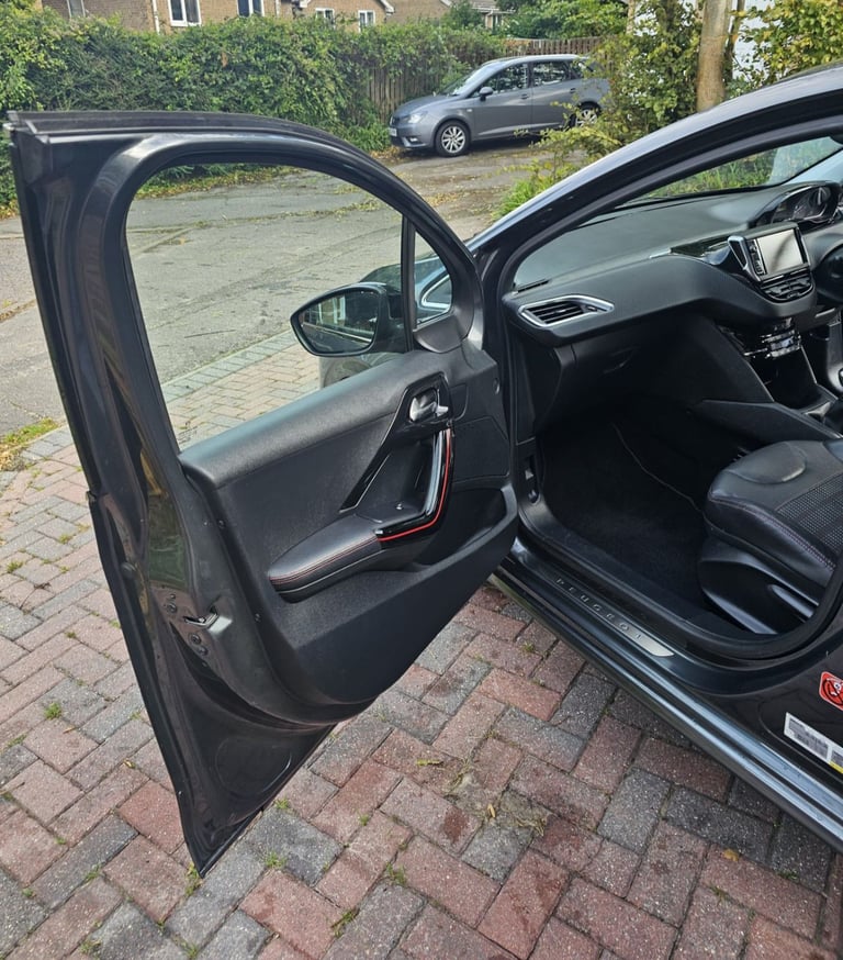 Peugeot, 208, Hatchback, 2015, Manual, 1199 (cc), 5 doors