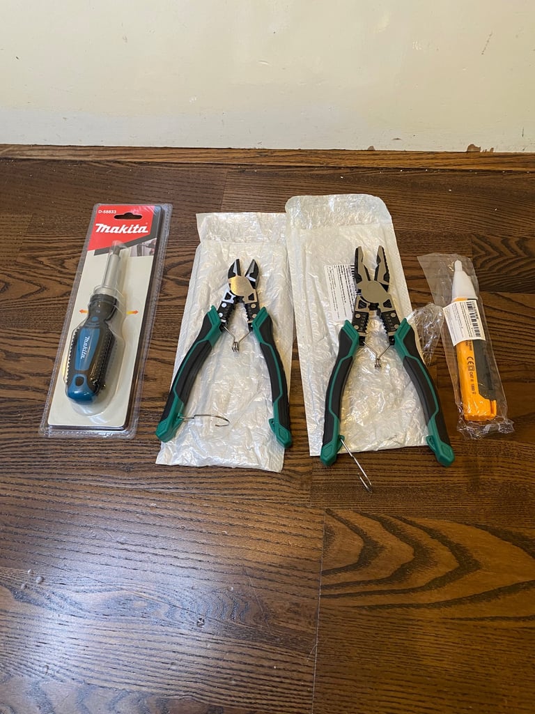 🔧 New Hand Tool Set – Makita Screwdriver + Pliers + Voltage Tester Pen (Metric System)