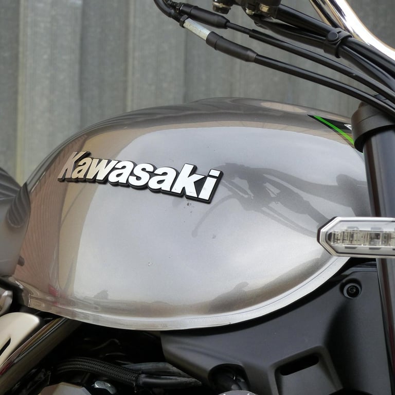2021 KAWASAKI Z900 RS, A GLORIOUS EXAMPLE OF SUPERB MOTORCYCLE.